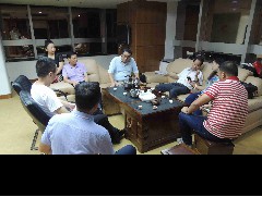 2016-10-03 商會(huì)領(lǐng)導(dǎo)指導(dǎo)年輕人經(jīng)商